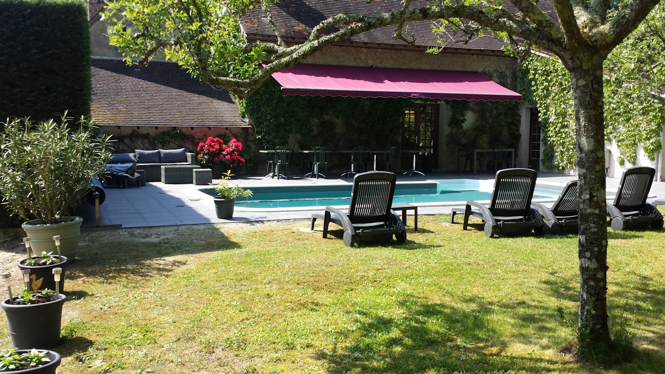 Les abords de la piscine