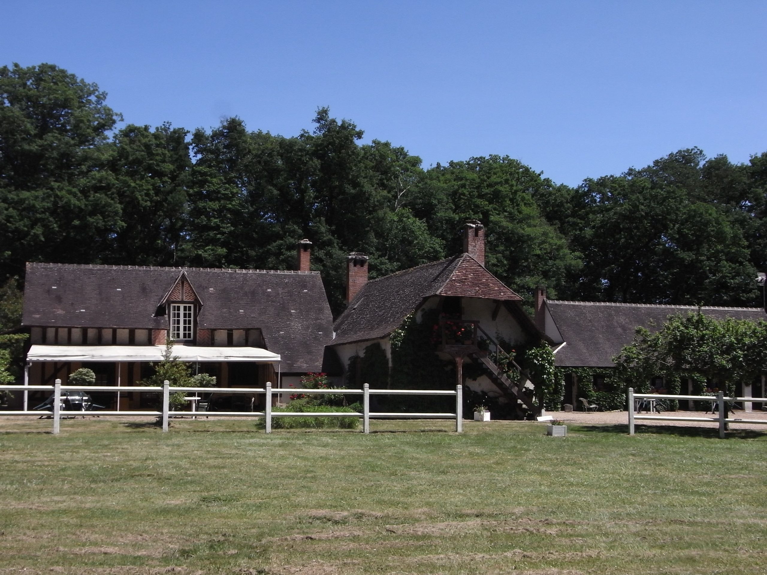 La maison vue depuis le parc